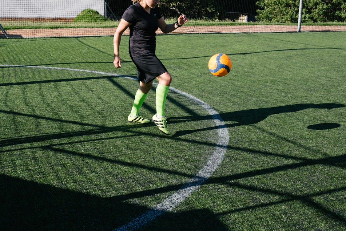 Match de football en action sur le terrain